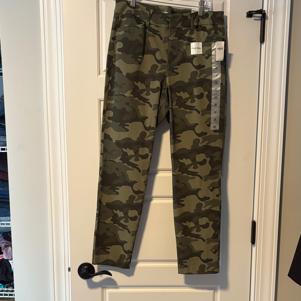 Old Navy Green Camouflage High Rise Pants
